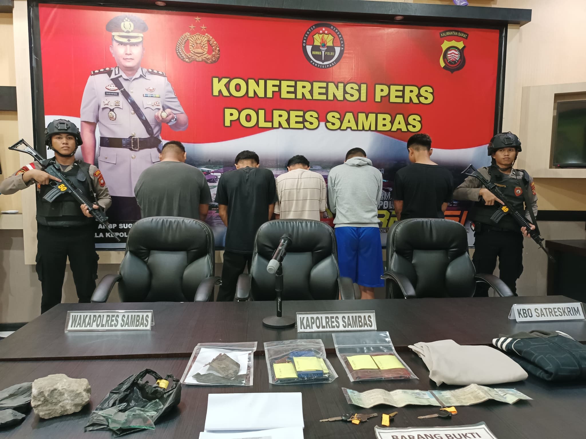 Pelaku Tertangkap, Polres Sambas Lakukan Presscon Perusakan Kaca Mobil IMG_5057.jpg
