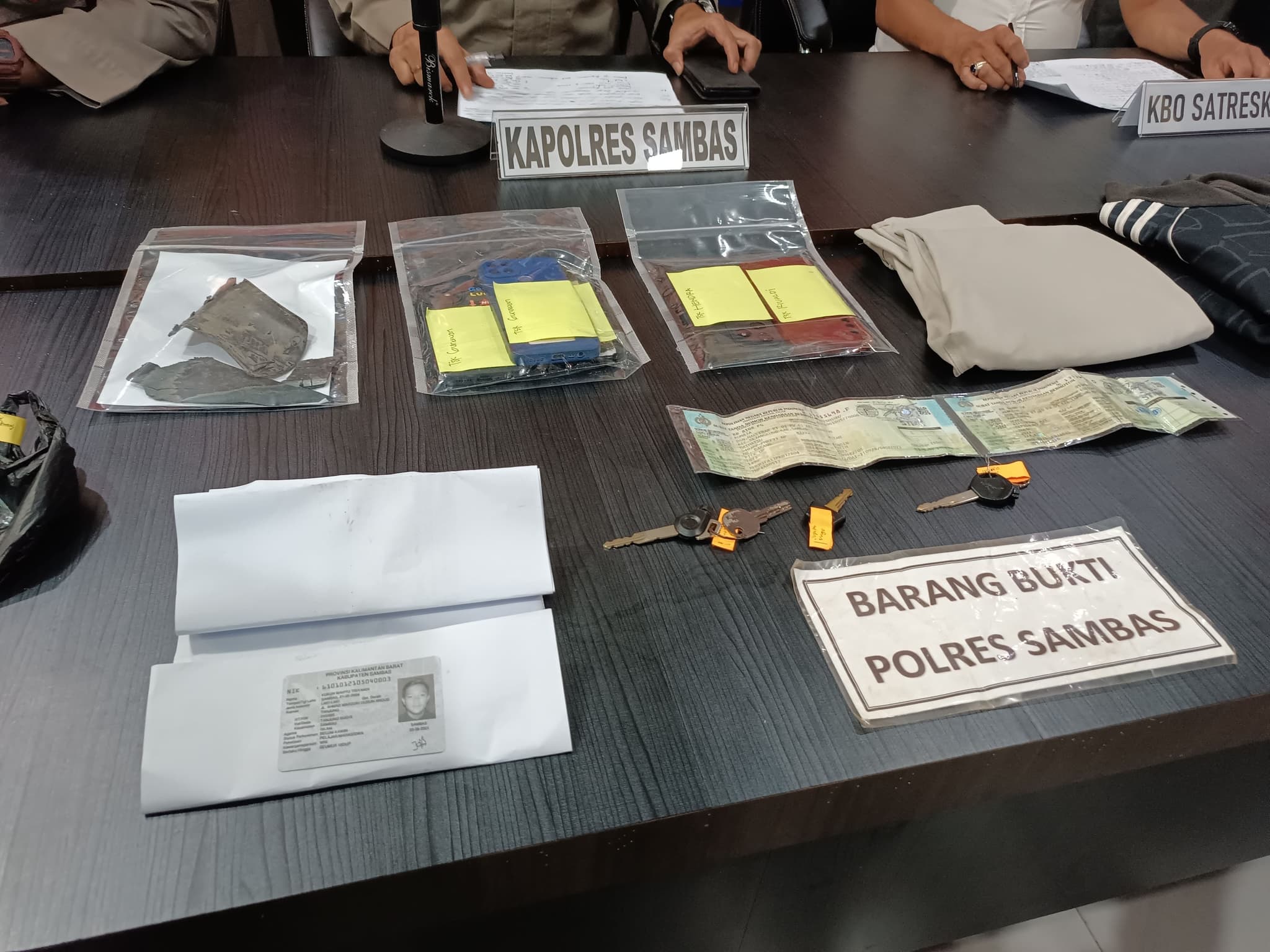 Pelaku Tertangkap, Polres Sambas Lakukan Presscon Perusakan Kaca Mobil IMG_5058.jpg