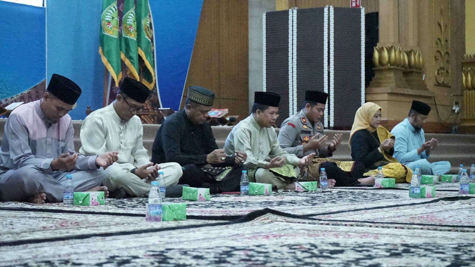 Hadiri Pertunjukan Zikir Maulid, Bupati Satono Komitmen Jadikan Festival Zikir Maulid Agenda Tahunan zikir-maulid-sambas
