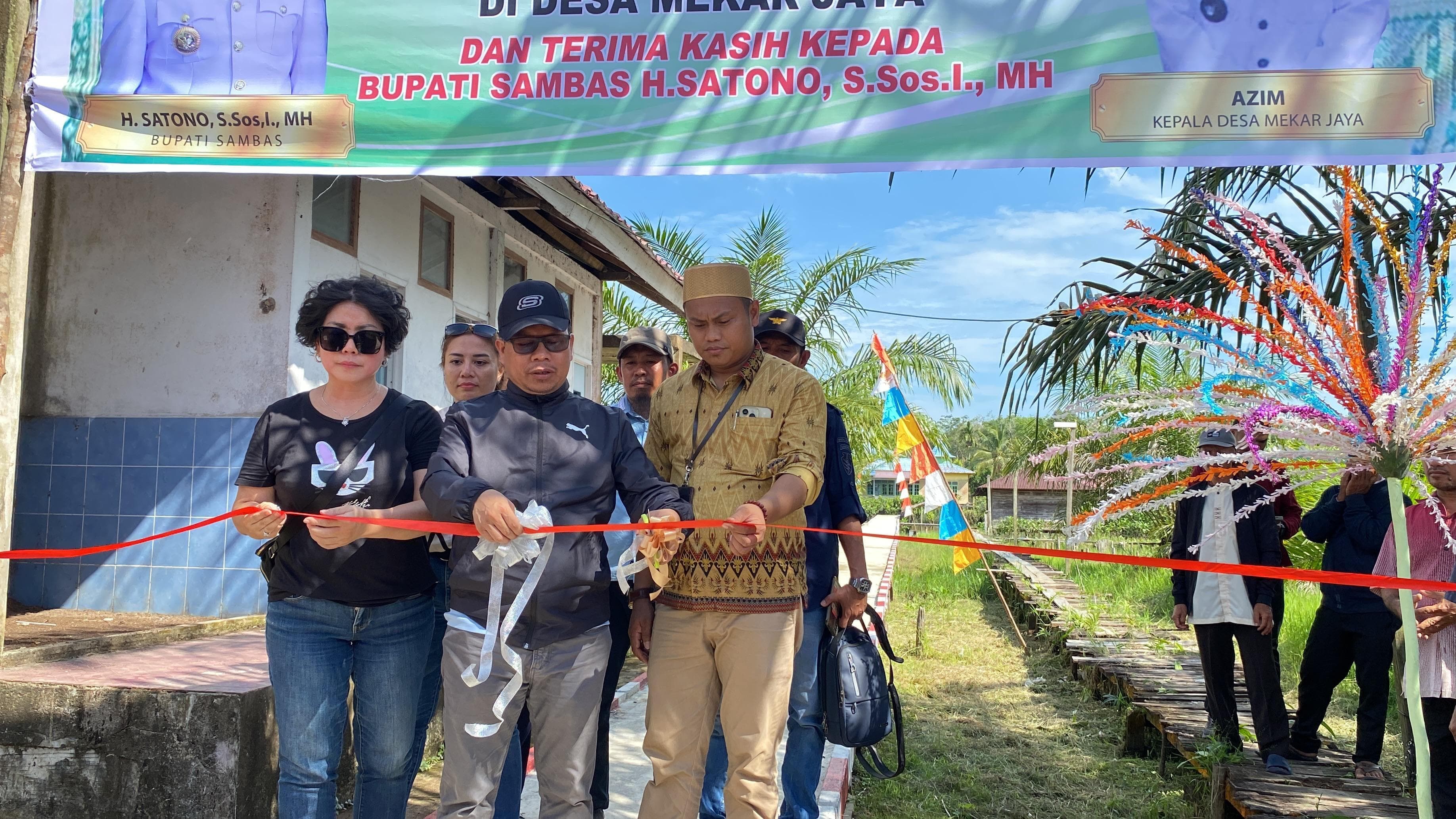 Bupati Sambas Resmikan Jembatan Berkemajuan Non-APBD Sepanjang 69 Meter di Sajad Bupati Sambas Resmikan Jembatan Berkemajuan Non-APBD Sepanjang 69 Meter di Sajad