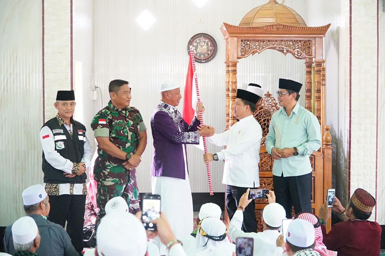 Sambut 321 Jemaah Haji, Satono : Semoga Menjadi Haji yang Mabrur Sambut 321 Jemaah Haji, Satono : Semoga Menjadi Haji yang Mabrur