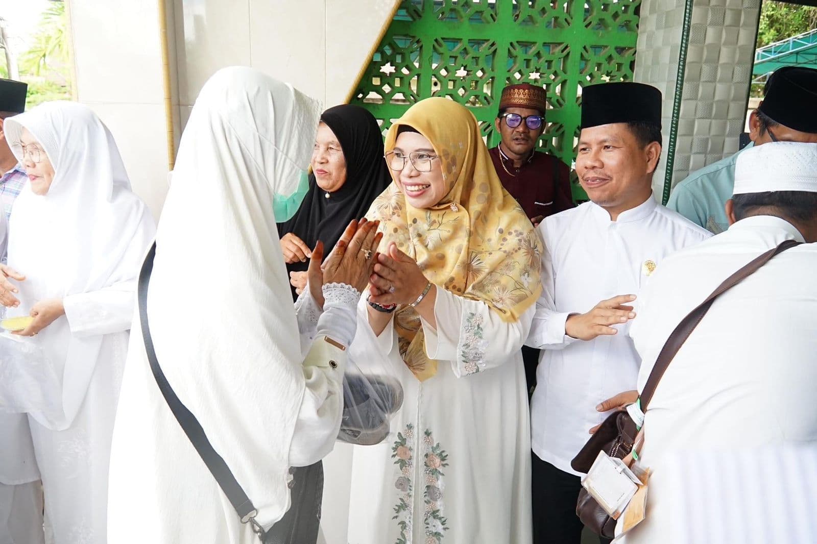 Sambut 321 Jemaah Haji, Satono : Semoga Menjadi Haji yang Mabrur bupati-satono-sambut-haji