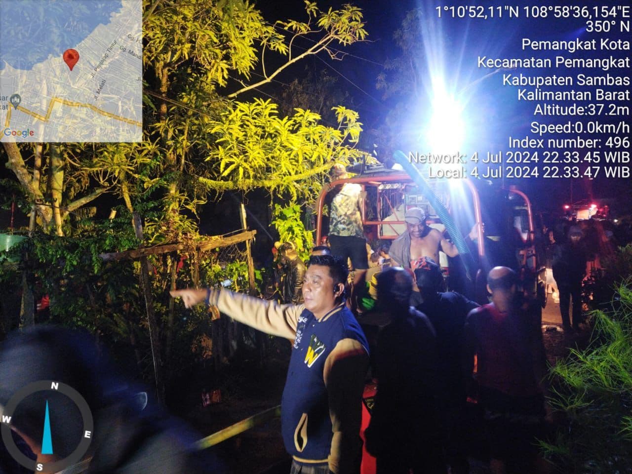 Kebakaran Hanguskan 3 Unit Rumah di Penjajab, Kapolsek Pemangkat Turun Tangan kebakaran-pemangkat